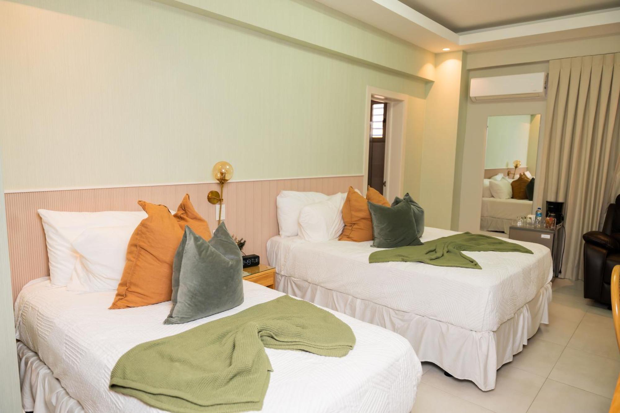 Hotel Stay Here Suites 산토도밍고 외부 사진